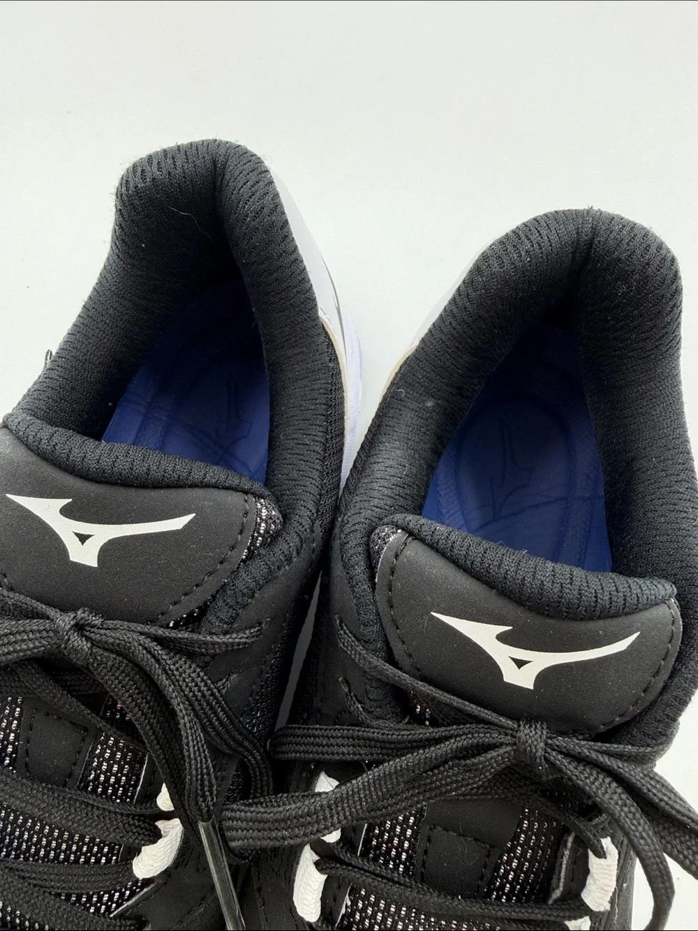 Mizuno Women's Dominant All Surface Low Turf Athletic Shoe Size 8.0